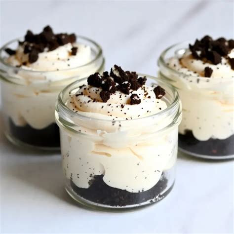 Oreo Quarktorte als Muffin-Variante und als Dessert im Glas