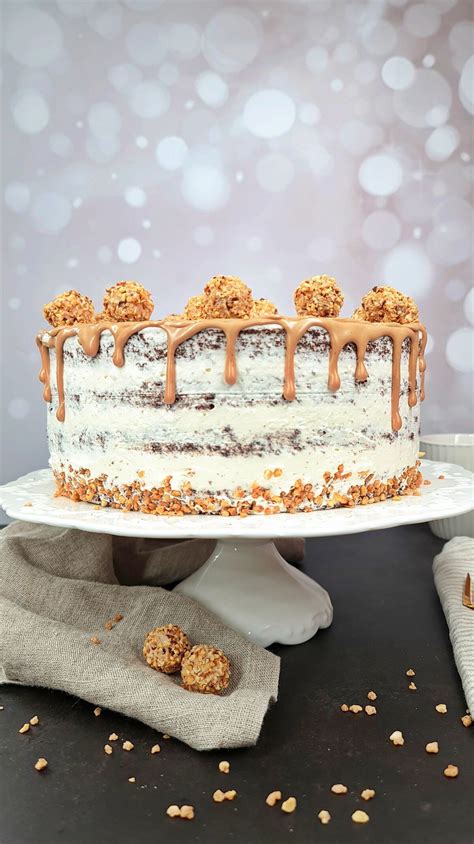 Oreo-Schichtetorte mit Creme und Drip-Schokolade