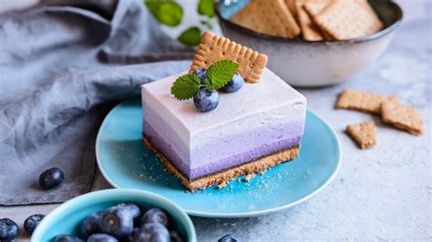 Oreo-Streusel auf Blaubeer-Cheesecake - Texturen und Schichten