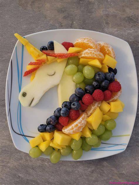 Oreo-Torte kreativ dekoriert als Einhorn-Version