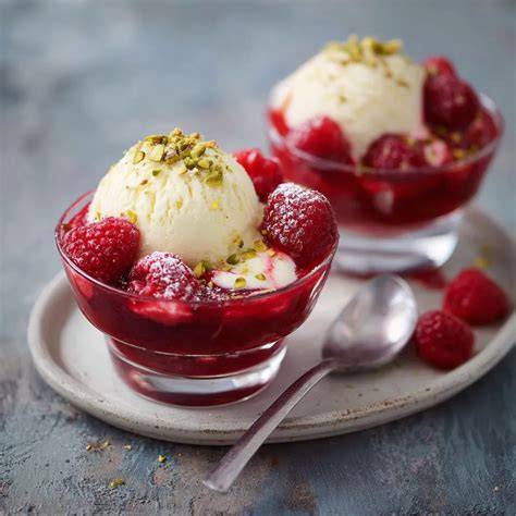 Orientalisch inspiriertes Sorbet mit Nüssen