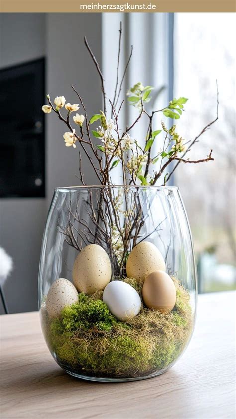 Osterdeko mit Gänseeiern: Ausgeblasene Eier und bunte Nestchen