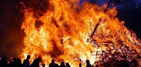Osterfeuer als Symbol für den Frühlingsbeginn