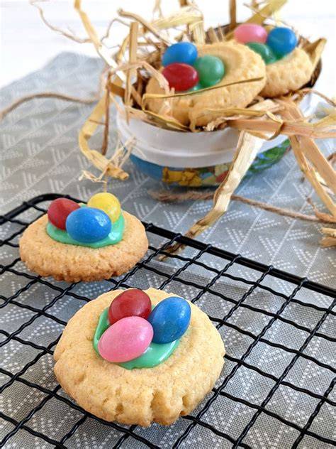 Osterkekse im Osternest als Geschenkidee