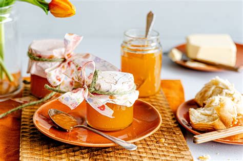 Ostermarmelade auf Frühstückstisch, Geschenkideen