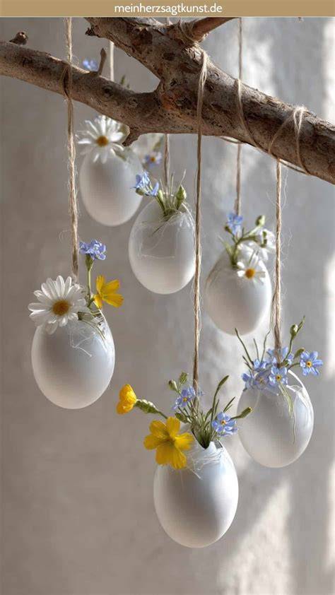 Ostertafel mit Osteraugen und Osterdeko