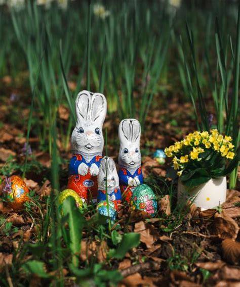Ostertraditionen: Eier und Schokoladenhasen