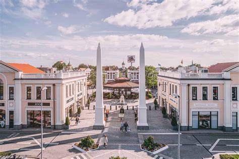 Outdoor-Bereiche und Stände beim Designer Outlet Neumünster