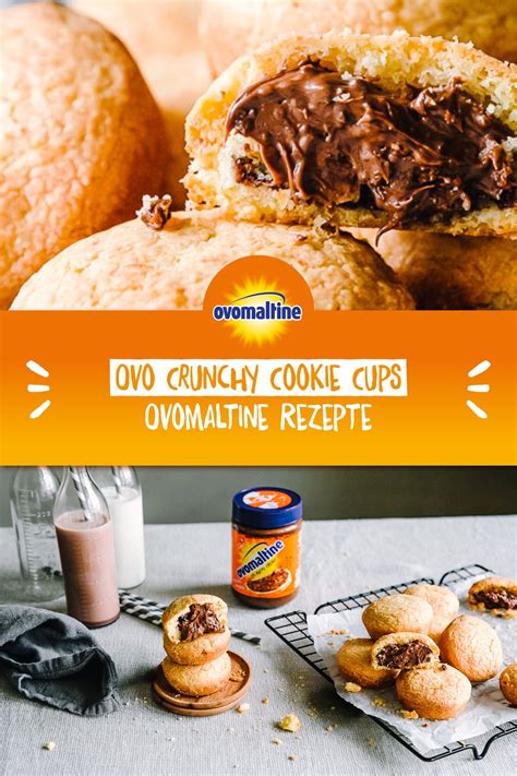 Ovo Crunchy Cookie Cups auf einem Backgitter mit aufgebrochenem Keks, der cremige Füllung zeigt