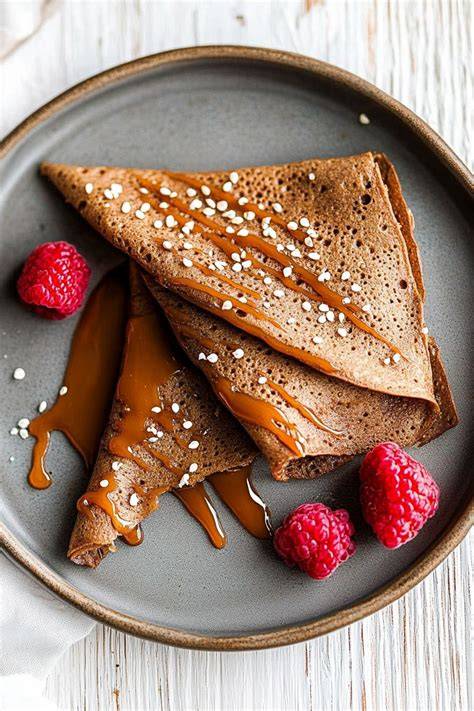Pâtisserie: Gianduja-Mousse, Crêpes mit Gianduja-Sauce, Pralinen