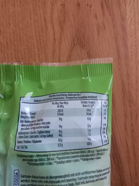 Packshot und Zutatenübersicht Hanf-Vollmilchschokolade mit Haselnuss