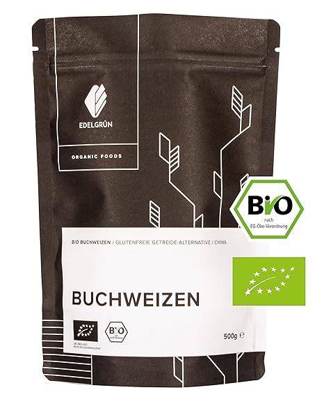 Packung Buchweizenmehl und Beeren