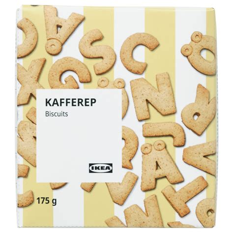 Packung IKEA KEX Buchstabenkekse mit Nahaufnahme von Keksen in Buchstabenform