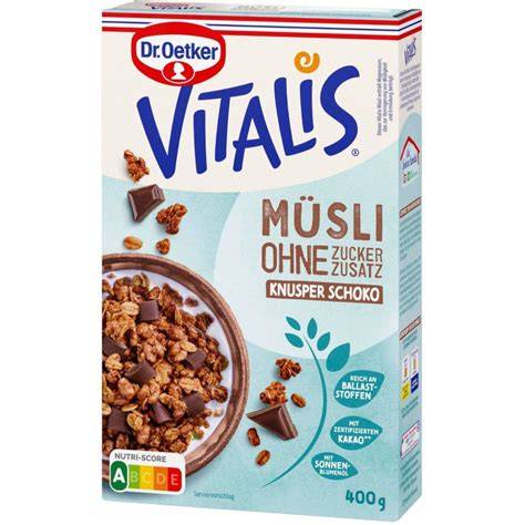Packung und Schüssel mit Dr. Oetker Vitalis Schoko Müsli, Haferflocken und Schokostückchen