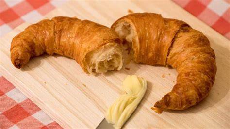 Packung von Original französischen Butter Croissants mit Rückrufhinweis