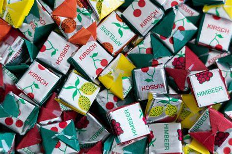 Packungen der Böhme Fruchtkaramellen in Retro-Design