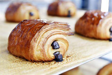 Pain au Chocolat frisch aus dem Ofen