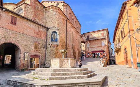 Panicale, Umbrien - Blick über Piazza Umberto I und Drehorte der Serie
