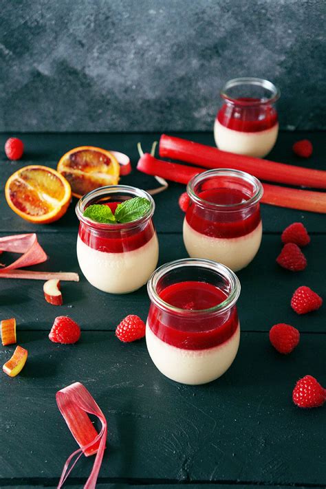 Panna Cotta mit Fruchtspiegel als Dessert