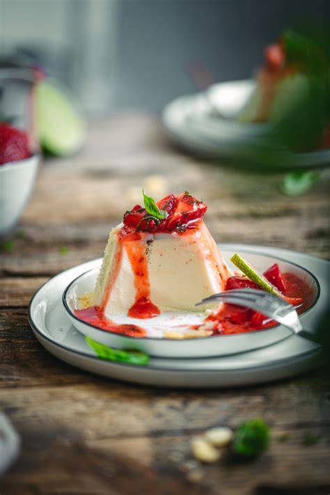Panna Cotta mit Prosecco und Erdbeercoulis