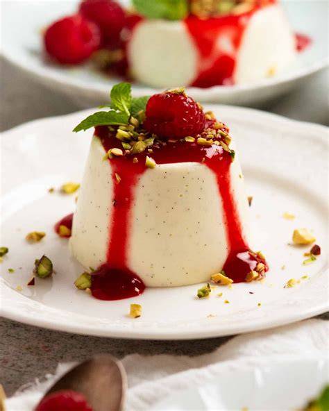 Panna cotta mit Johannisbeersauce