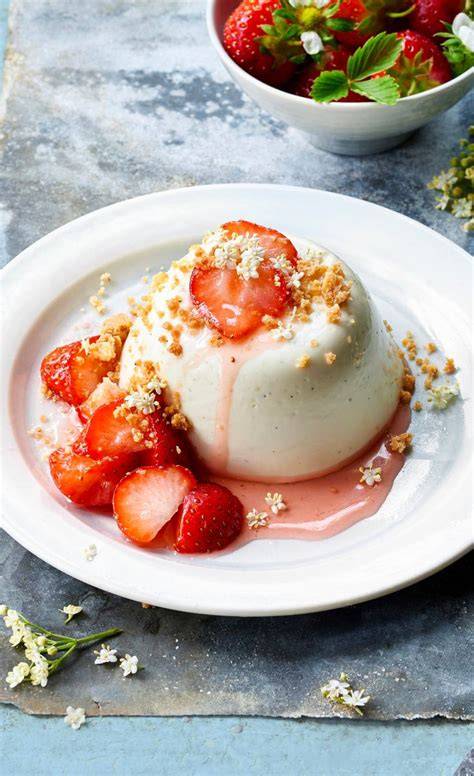 Pannacotta mit Erdbeeren und Balsamico-Sauce