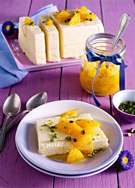 Parfait mit Orangenfilets und Schokosplittern