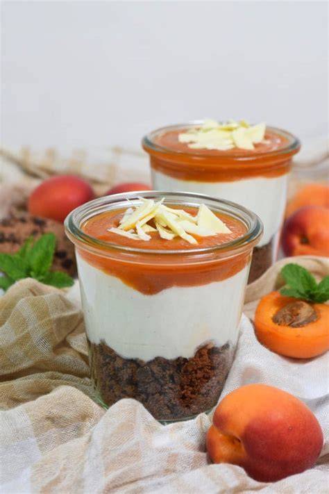 Parfait mit getrockneten Aprikosen und Mandeln