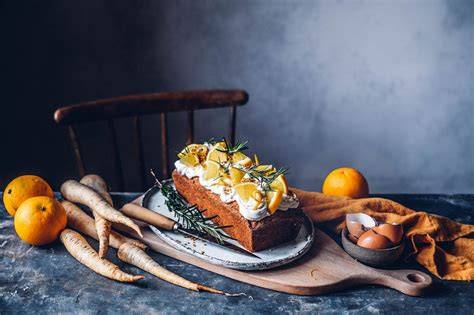 Parsnip and Orange Spiced Cake geschichtet und verziert