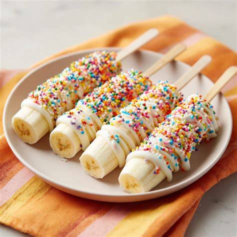 Party Dessert: Schoko Bananen am Stiel mit bunten Streuseln