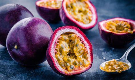 Passionsfrucht aufgeschnitten