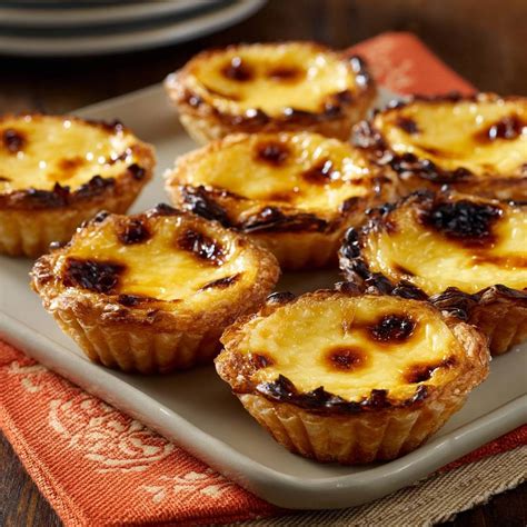 Pastéis de Nata auf einem Teller, schade, dass man sie sofort essen möchte