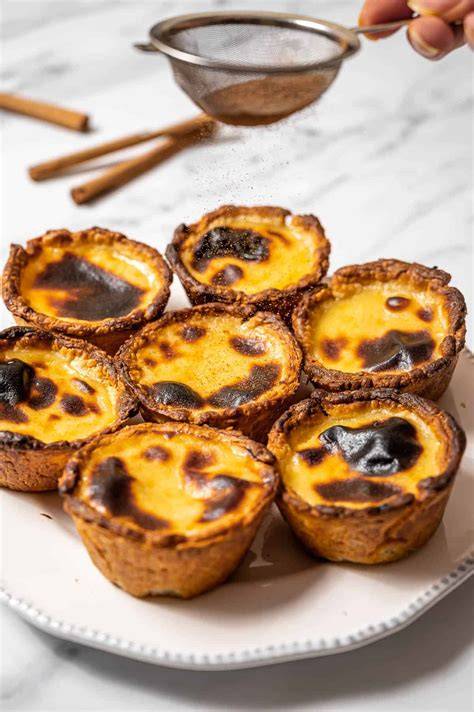 Pastéis de Nata mit karamellisierter Oberfläche