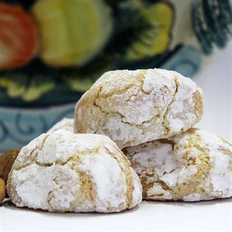 Paste di mandorla mit Espresso in sizilianischer Pasticceria