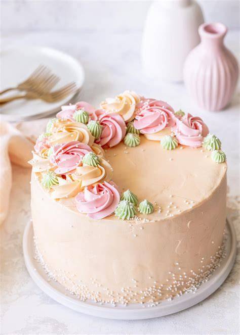 Pastellfarbene Torte mit Buttercreme
