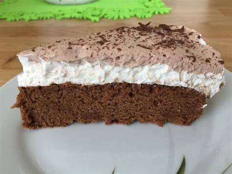 Patisseriecreme mit Vanilleschoten, Zutaten und fertiger Torte
