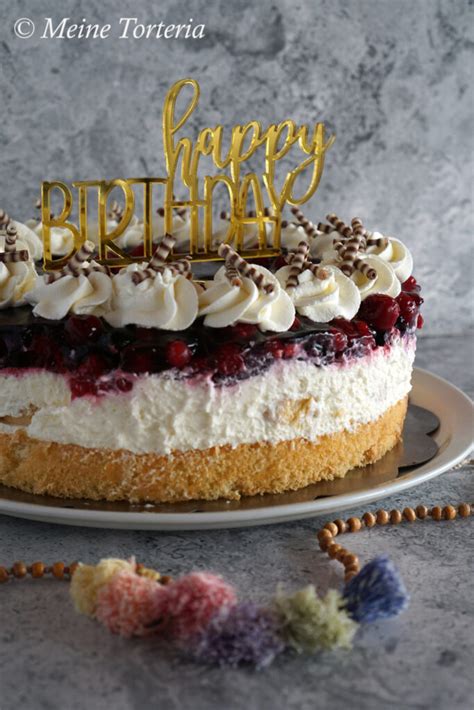 Pavlova-Variation mit verschiedenen Beeren