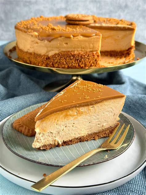 Peanut Butter Cheesecake ohne Backen mit Oreo-Keksboden und Erdnuss-Deko