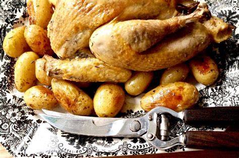 Perlhuhn mit schwarzen Trüffeln im Bräter