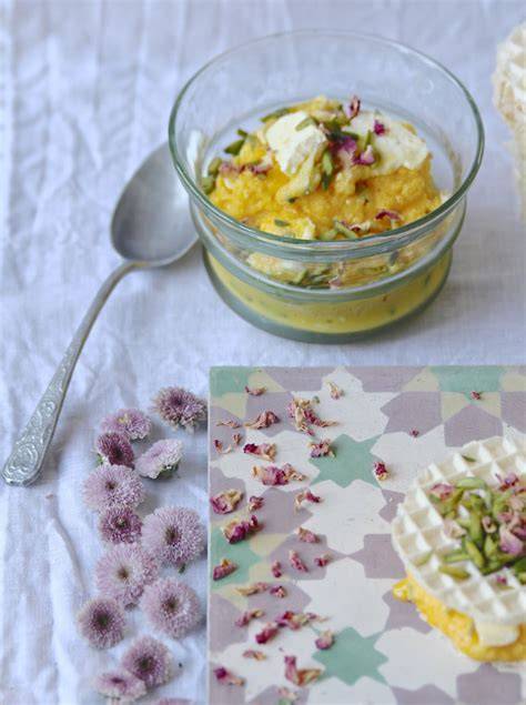 Persisches Eis mit Safran, Pistazien und Rosenwasser
