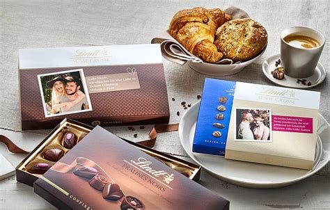 Personalisierte Lindt Schokolade auf Geschenkverpackung mit Foto und Text