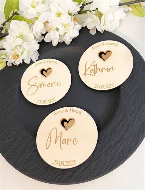 Personalisierte Plätzchen als Platzkarten bei Hochzeitsfeier