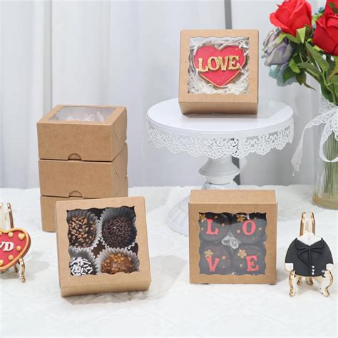 Personalisierte Pralinen mit individuellem Logo und roter Verpackung