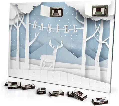 Personalisierter Schoko-Adventskalender an der Wand