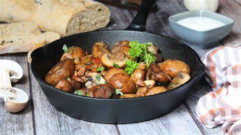 Pfanne mit Champignons und Trüffelcreme