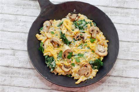 Pfanne mit reduzierender Kondensmilch-Masse