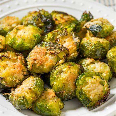 Pfannenvariante: Rosenkohl mit Butter und gerösteten Mandeln als Beilage