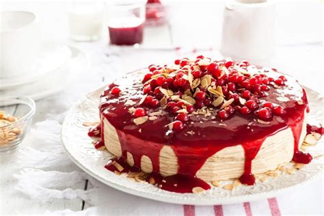 Pfannkuchen-Torte mit Beeren