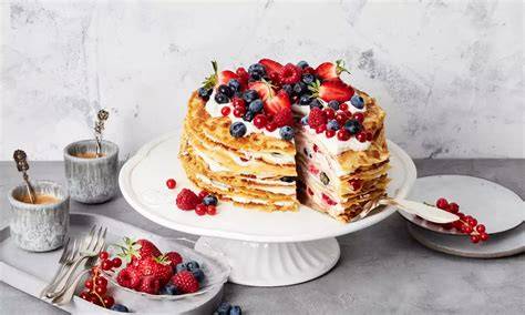 Pfannkuchentorte mit Beeren