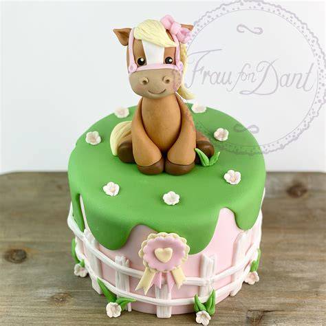 Pferde Torte auf Geburtstagstafel mit Figuren